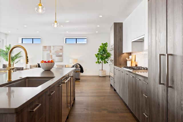 434 W Melrose Street 601, Chicago, IL 60657