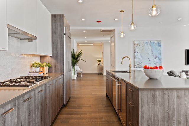 434 W Melrose Street 601, Chicago, IL 60657