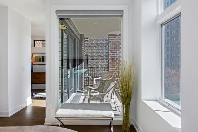 434 W Melrose Street 601, Chicago, IL 60657