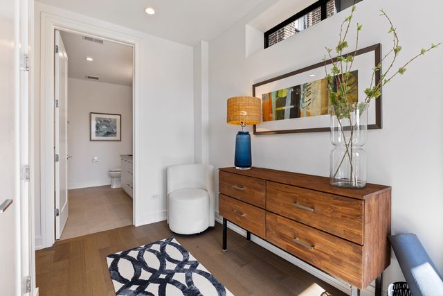 434 W Melrose Street 601, Chicago, IL 60657