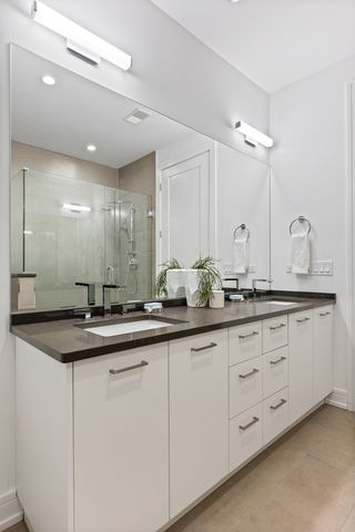 434 W Melrose Street 601, Chicago, IL 60657