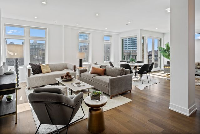 434 W Melrose Street 601, Chicago, IL 60657