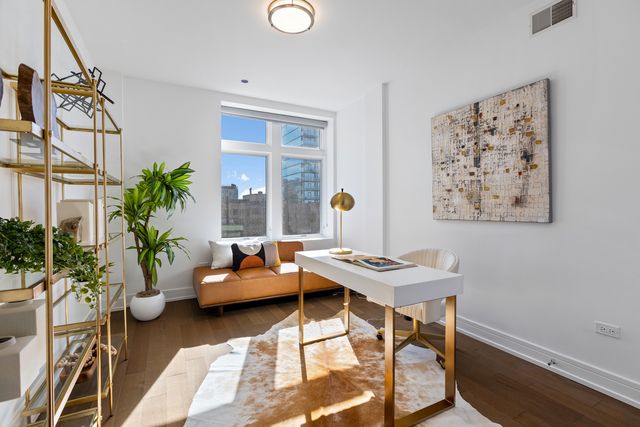 434 W Melrose Street 601, Chicago, IL 60657