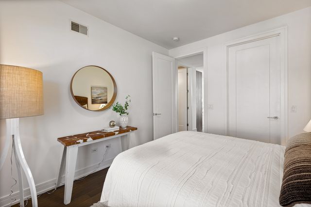 434 W Melrose Street 601, Chicago, IL 60657