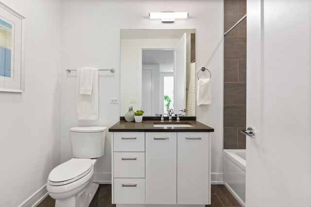 434 W Melrose Street 601, Chicago, IL 60657