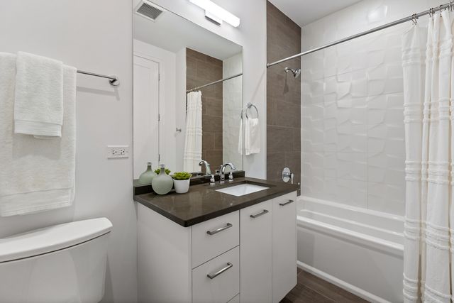 434 W Melrose Street 601, Chicago, IL 60657