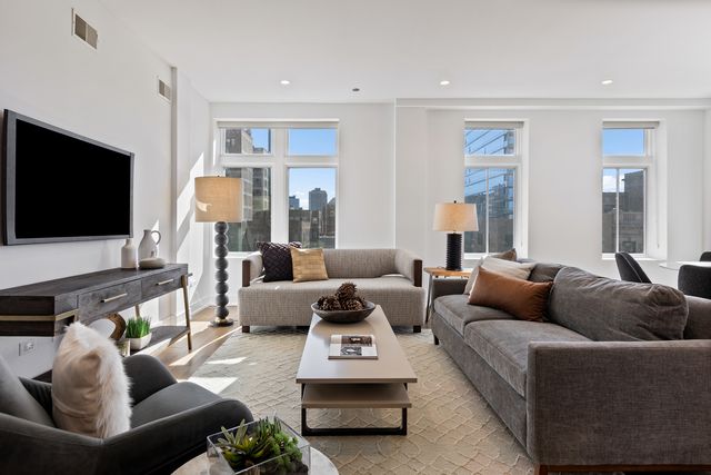 434 W Melrose Street 601, Chicago, IL 60657