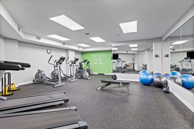 434 W Melrose Street 601, Chicago, IL 60657