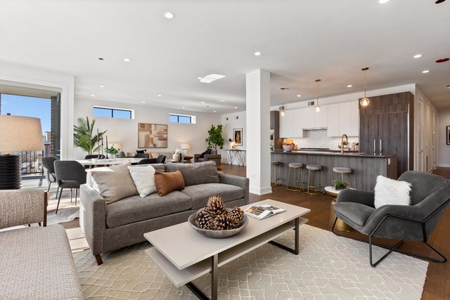 434 W Melrose Street 601, Chicago, IL 60657