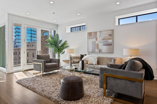 434 W Melrose Street 601, Chicago, IL 60657