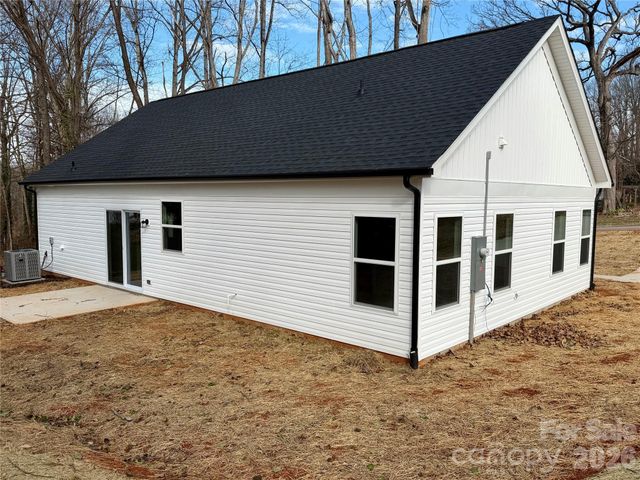 803 W 1st Street, Newton, NC 28658