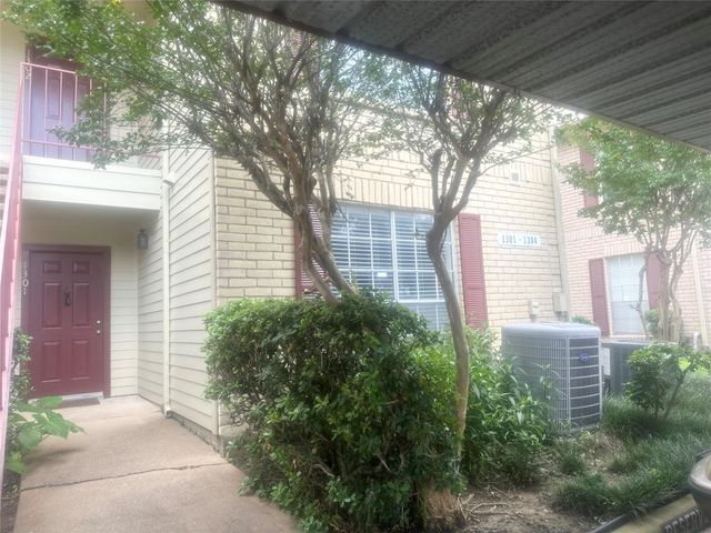 2120 El Paseo Street 1301, Houston, TX 77054