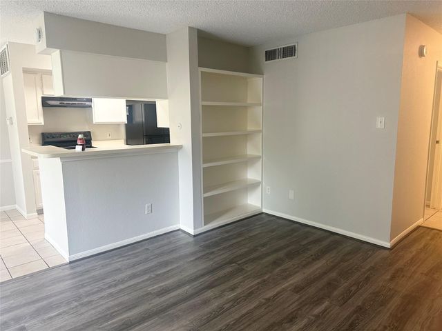 2120 El Paseo Street 1301, Houston, TX 77054