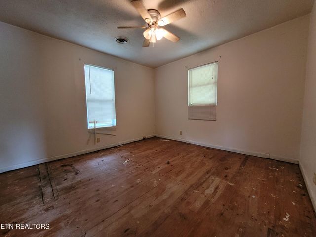2904 Greenway Drive, Knoxville, TN 37918