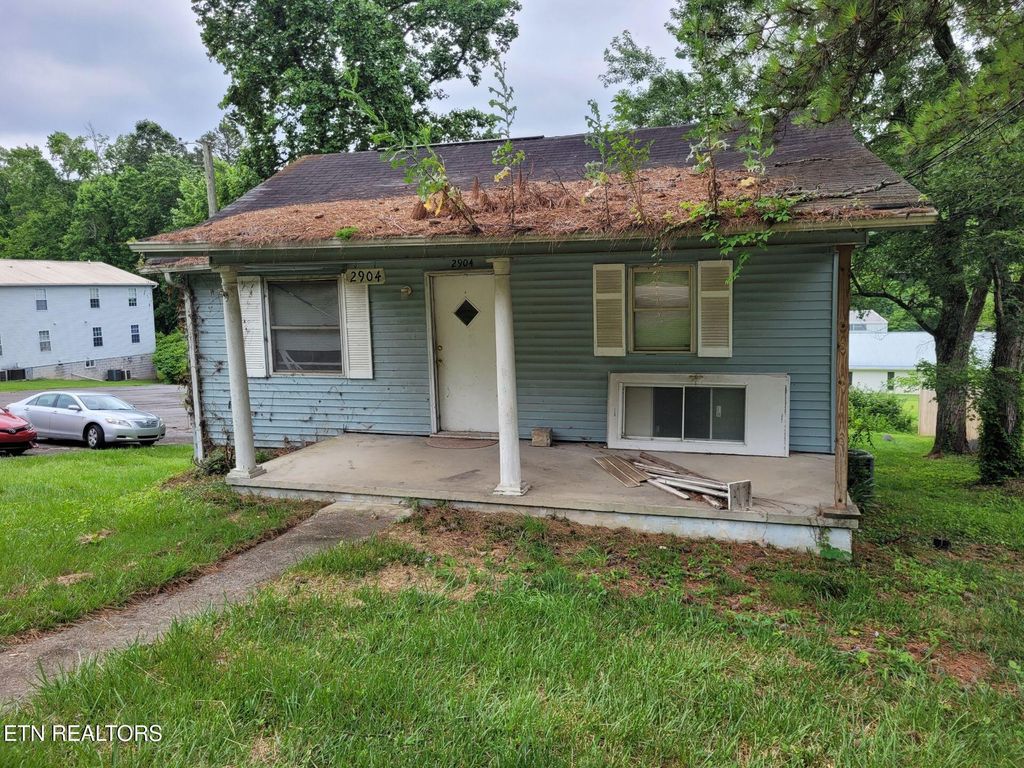 2904 Greenway Drive, Knoxville, TN 37918
