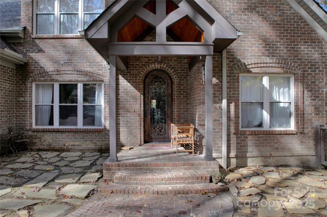 886 Soquili Drive, Brevard, NC 28712