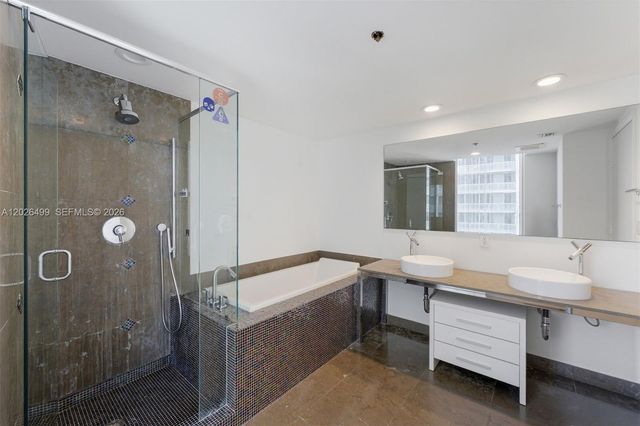 475 Brickell Ave 3513, Miami, FL 33131