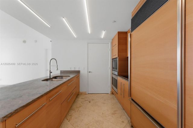 475 Brickell Ave 3513, Miami, FL 33131