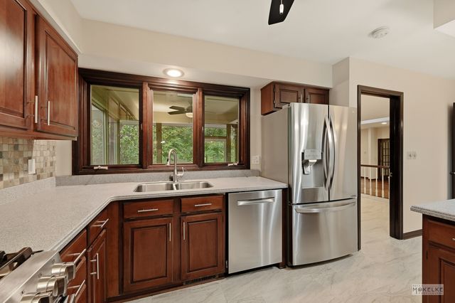 3S830 Thornapple Tree Road, Sugar Grove, IL 60554