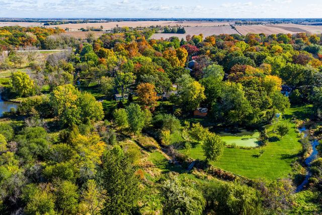 3S830 Thornapple Tree Road, Sugar Grove, IL 60554
