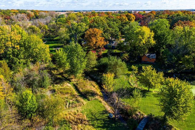 3S830 Thornapple Tree Road, Sugar Grove, IL 60554