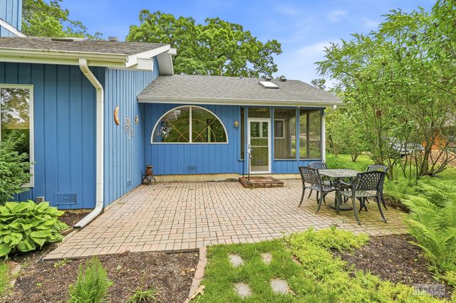 3S830 Thornapple Tree Road, Sugar Grove, IL 60554