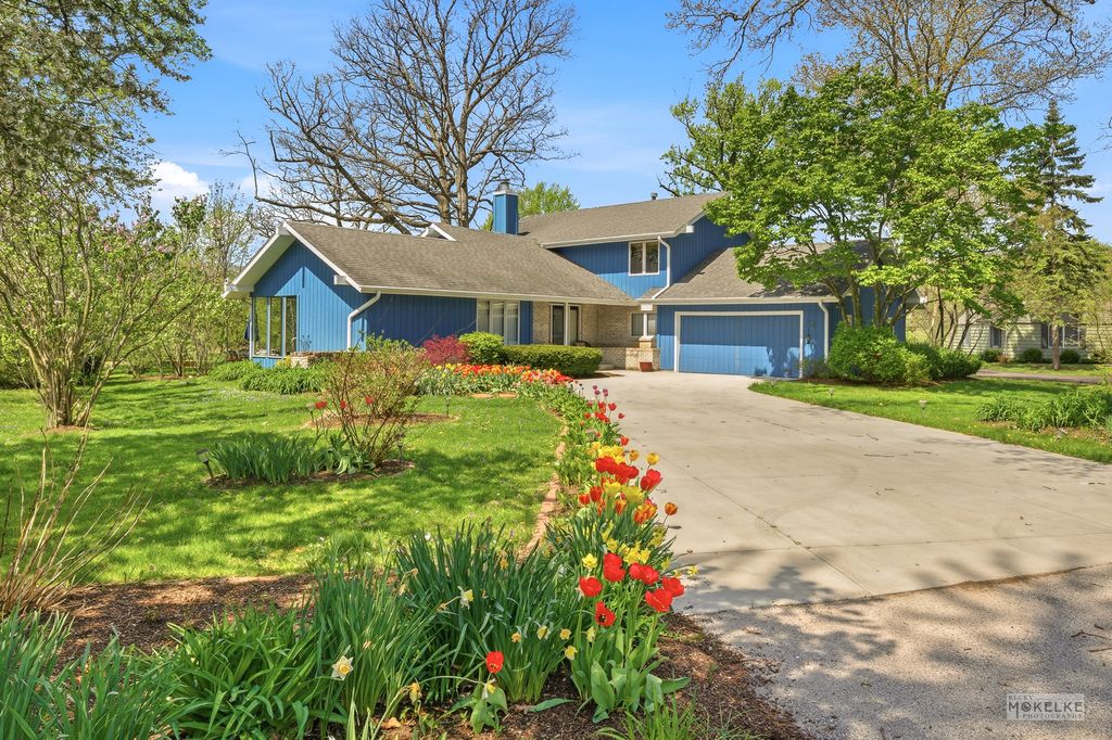 3S830 Thornapple Tree Road, Sugar Grove, IL 60554