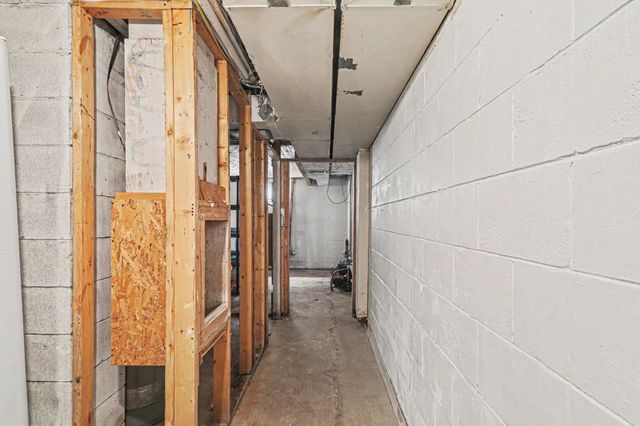 305 W 35th Avenue, Griffith, IN 46319