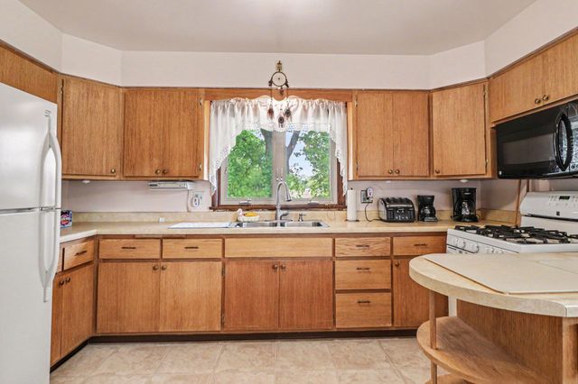 305 W 35th Avenue, Griffith, IN 46319