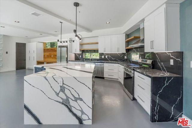 1021 Teakwood Drive, Lake Arrowhead, CA 92352