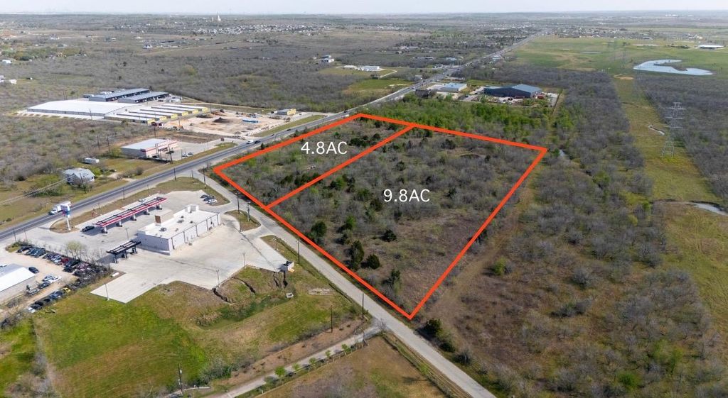 101 Holz RD, Niederwald, TX 78640