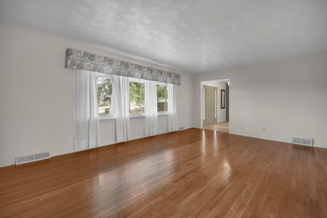 1871 Blue Jay Road, Heath, OH 43056