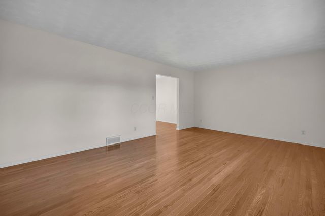 1871 Blue Jay Road, Heath, OH 43056