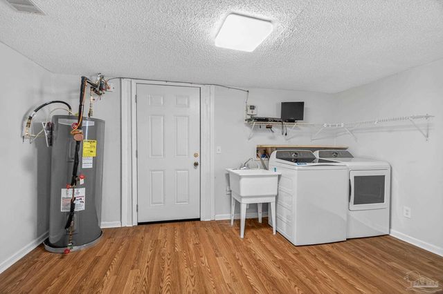 8 Manor Dr, Pensacola, FL 32507