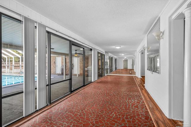 8 Manor Dr, Pensacola, FL 32507