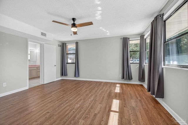 8 Manor Dr, Pensacola, FL 32507