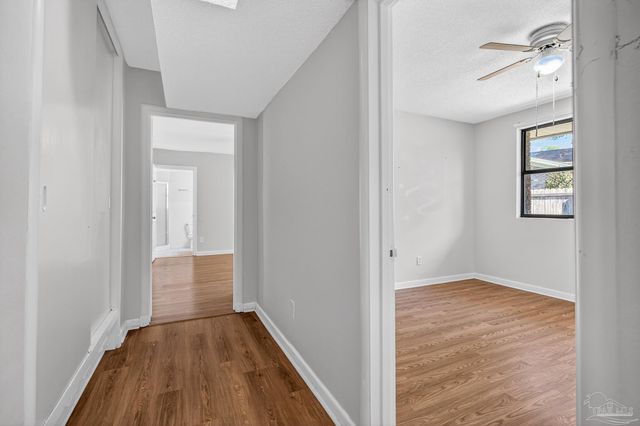 8 Manor Dr, Pensacola, FL 32507