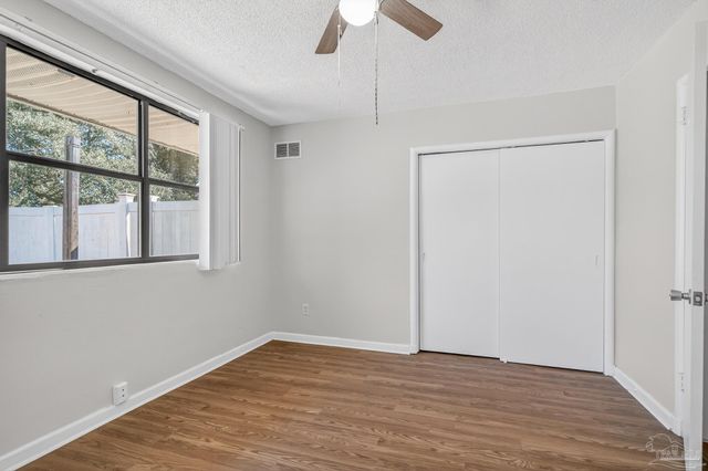 8 Manor Dr, Pensacola, FL 32507