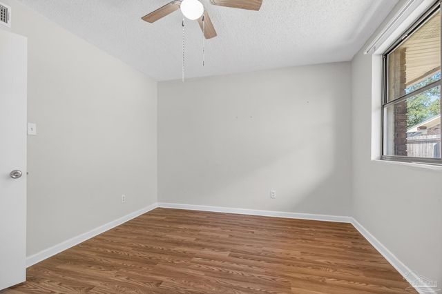 8 Manor Dr, Pensacola, FL 32507