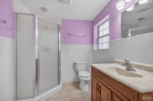 8 Manor Dr, Pensacola, FL 32507