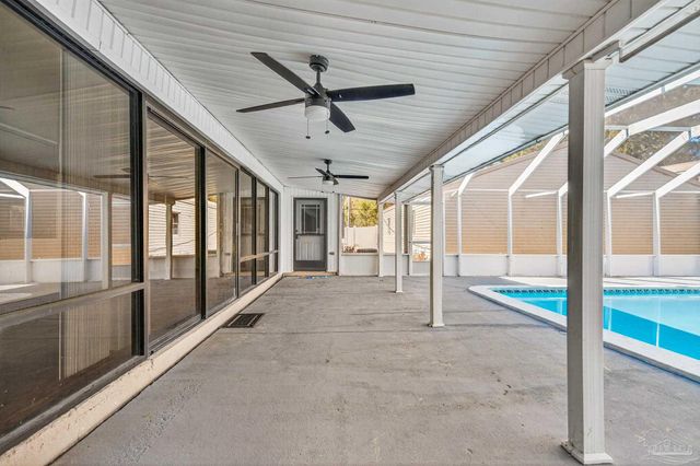 8 Manor Dr, Pensacola, FL 32507