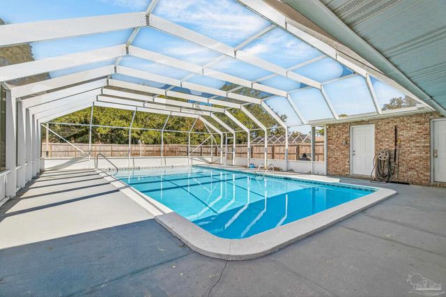 8 Manor Dr, Pensacola, FL 32507