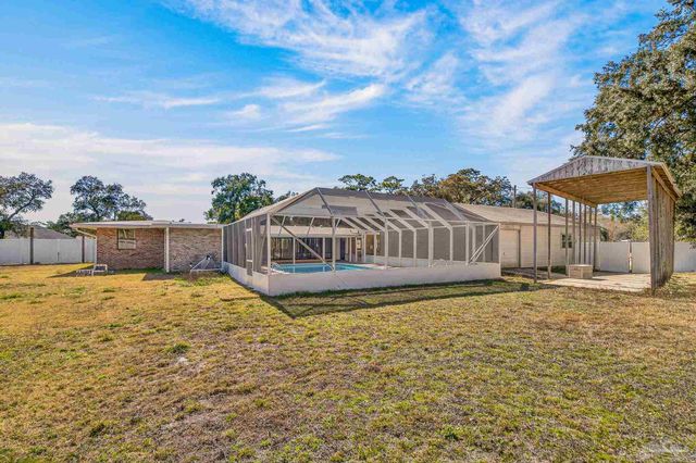 8 Manor Dr, Pensacola, FL 32507