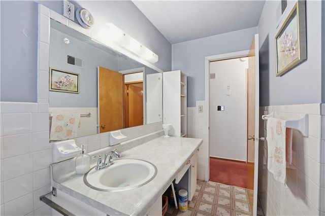 966 Shawnee Road, Kansas City, KS 66103