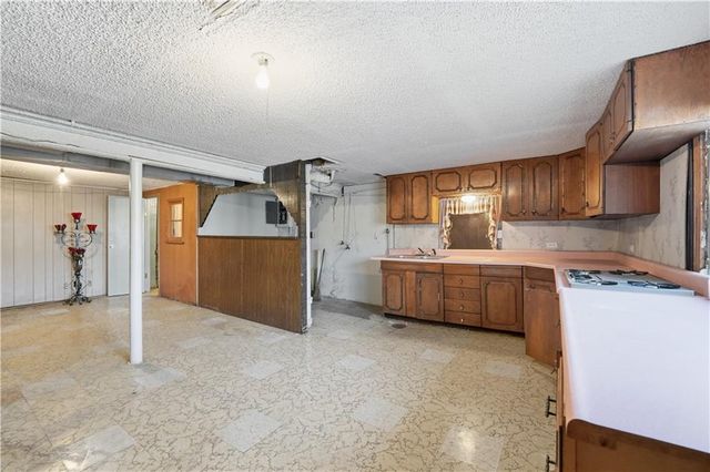 966 Shawnee Road, Kansas City, KS 66103