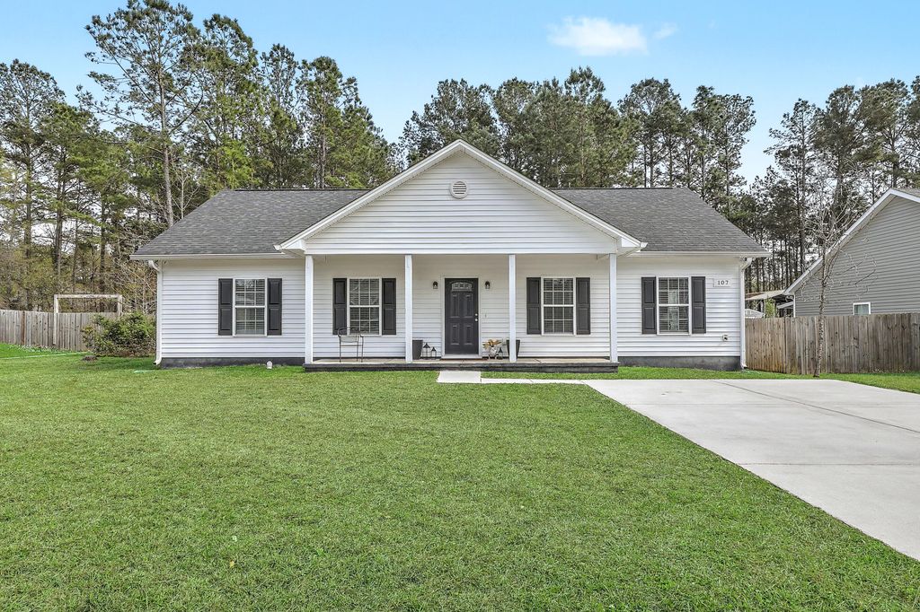 107 Perry Drive, Summerville, SC 29483