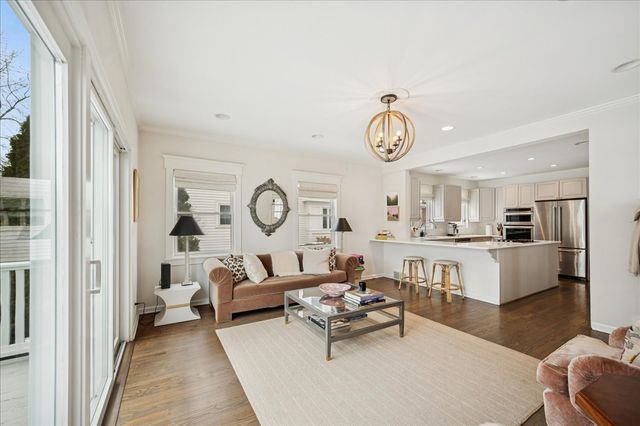 916 Oak Street, Winnetka, IL 60093