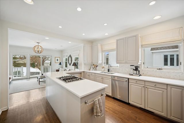 916 Oak Street, Winnetka, IL 60093