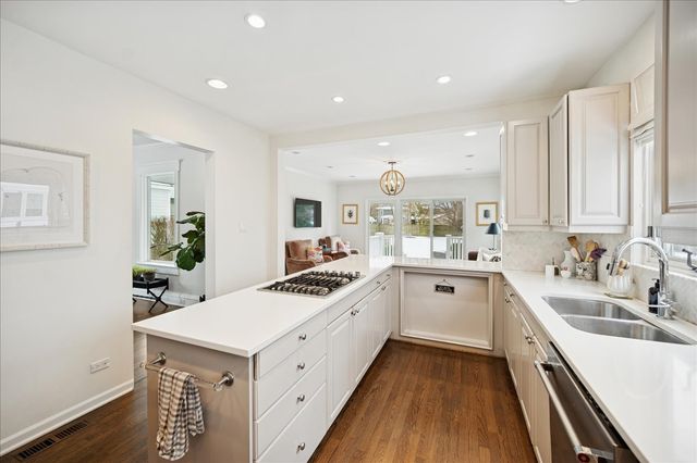 916 Oak Street, Winnetka, IL 60093