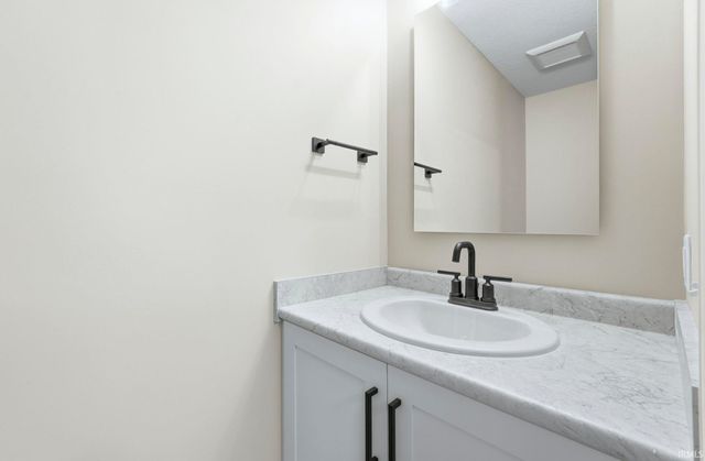 12821 Towcester Court, Fort Wayne, IN 46818